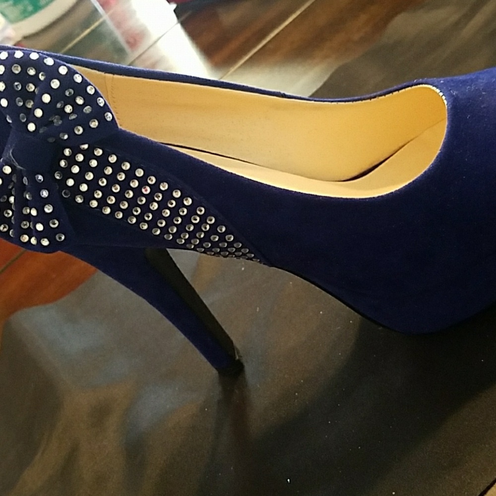 Blue heels - Picture 2 of 4
